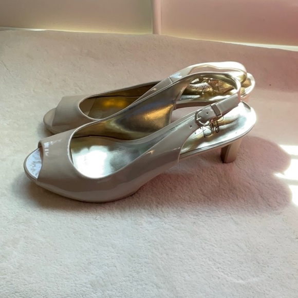 Life Stride Cream Peep-Toe Slingback Heels - Picture 5 of 8